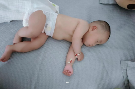 河源宝宝总是摇头怎么回事